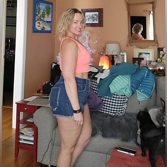 Good American bomb shell cut-off denim shorts. - Picture 2 of 5